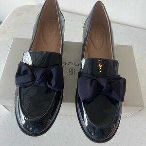 Bandolino Shiny Black Flats with Elegant Bow